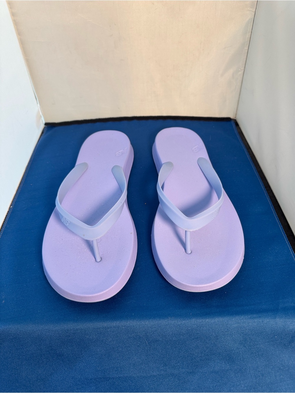 New Balance Mens size 12 Lavender Comfort Foam Flip Flop Sandals